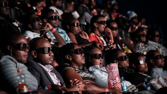 Une projection en 3D du film Black Panther à Nairobi. ©AFP - Yasuyoshi CHIBA / AFP