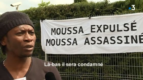 Mobilisation contre l'expulsion de Moussa, homosexuel guinéen que la France veut expulser - capture écran vidéo de France 3 réalisée par D. De Barros et I. Bris