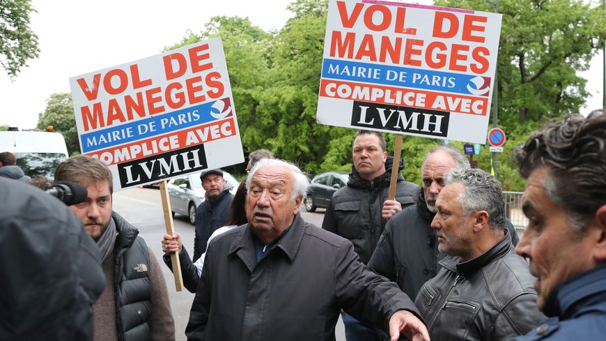 Le 30 avril dernier, une centaine de forains ont manifesté contre l'ouverture en juin prochain de ce parc d'attraction rénové grâce à l'argent de LVMH.