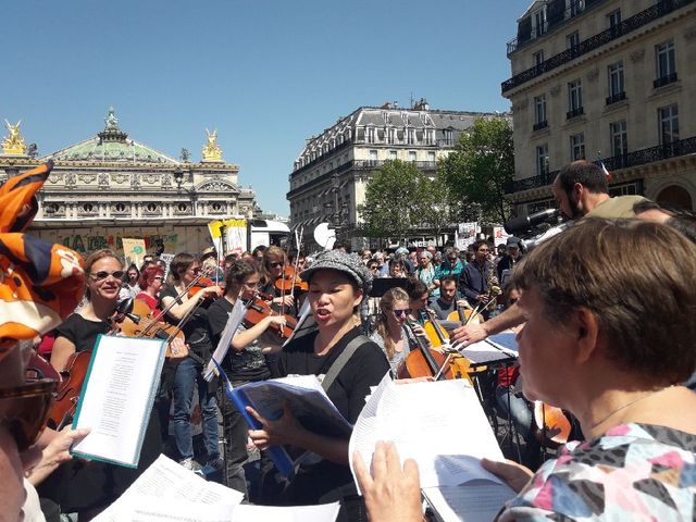 L'Orchestre debout à la Fête à Macron