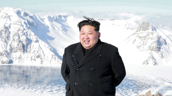 Kim Jong-un en visite au Mont Paektu en décembre 2017 (photo de l'Agence Officielle de l'Information Nord-Coréenne-KCNA) ©AFP - KCNA VIS KNS
