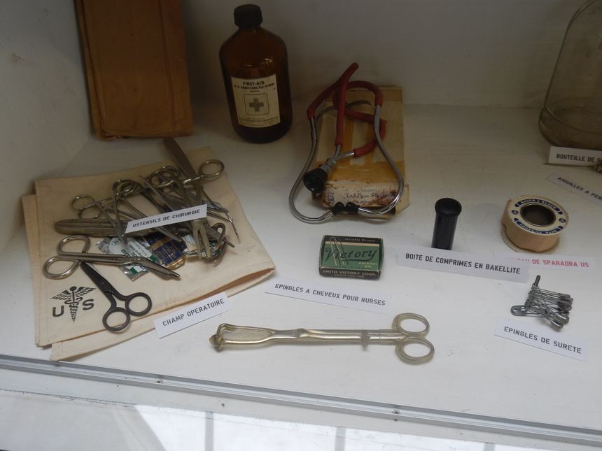 La médecine de guerre avec les produits d'origine de l'armée américaine