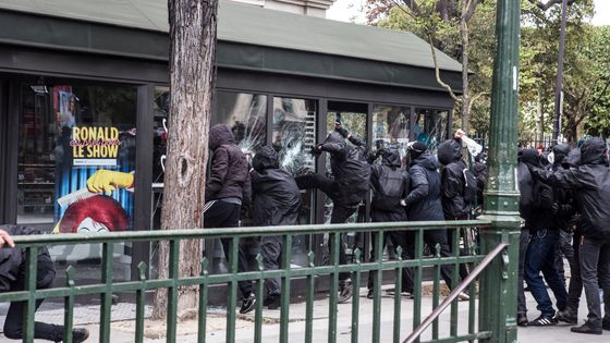 Des Black Blocs lors de la manifestation du 1er mai 2018 ©AFP - YANN CASTANIER / HANS LUCAS