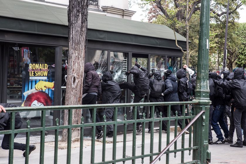 Des Black Blocs lors de la manifestation du 1er mai 2018