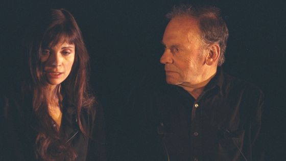 Marie et Jean-Louis Trintignant lisant "Poèmes à Lou" ©Getty - Jeremy Bembaron