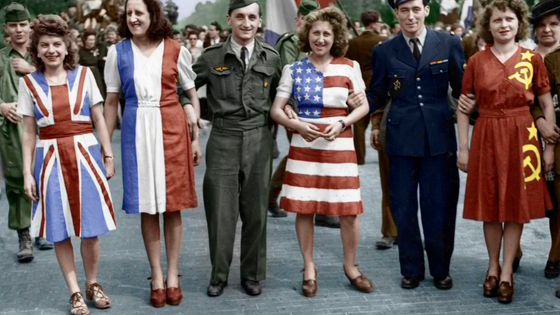 8 mai 1945 sur les Champs Elysées a Paris ©AFP