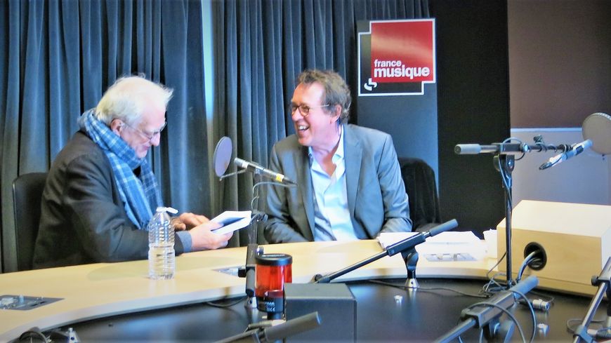 France Musique, studio 131... Bertrand Tavernier & Benoît Duteurtre (g. à d.)