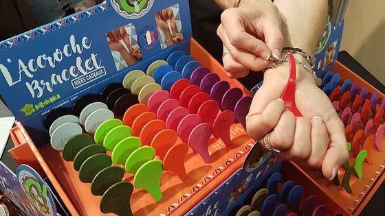 l’accroche bracelet » au concours Lépine , à la foire de Paris ©Radio France - Sandrine Oudin