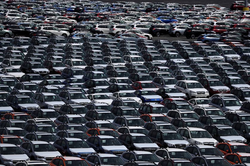 Voitures neuves stockées près du port de Richmond, en Californie, aux Etats-Unis.