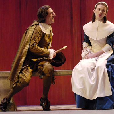 Daniel Auteuil (Arnolphe) et Lyn Thibault (Agnès) dans "L'école des femmes", Théâtre de l'Odéon à Paris en 2008