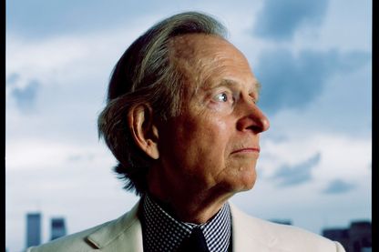 Tom Wolfe en 2004 à New York Tom Wolfe en 2004 à New York