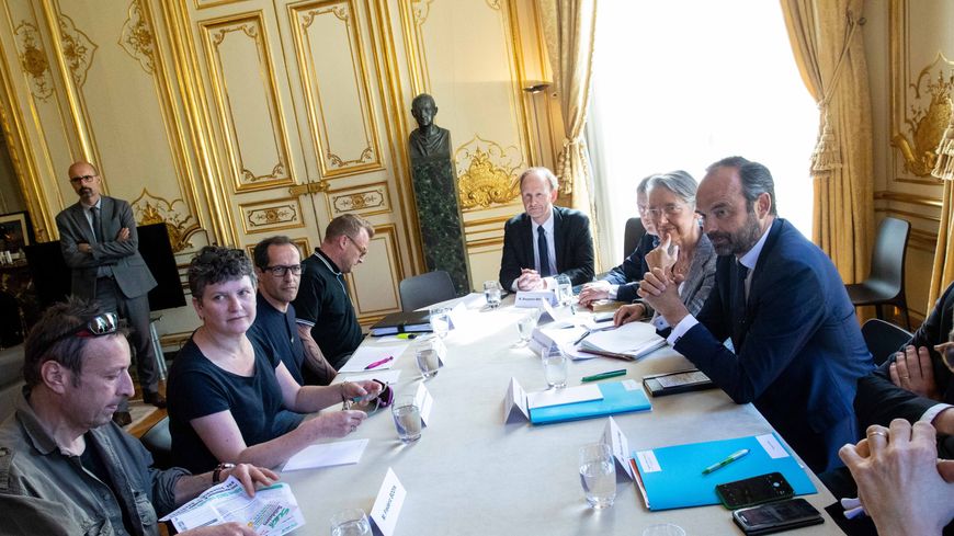 Entretiens du Premier ministre avec les organisations syndicales et les associations d'usagers, sur la SNCF, le 7 mai 2018 à Matignon.