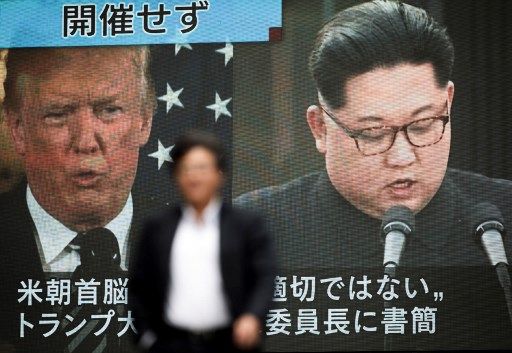 Les télévisions asiatiques, comme ici à Tokyo, réagissent à l'annulation par Donald Trump du sommet avec le dirigeant nord-coréen Kim Jong-un