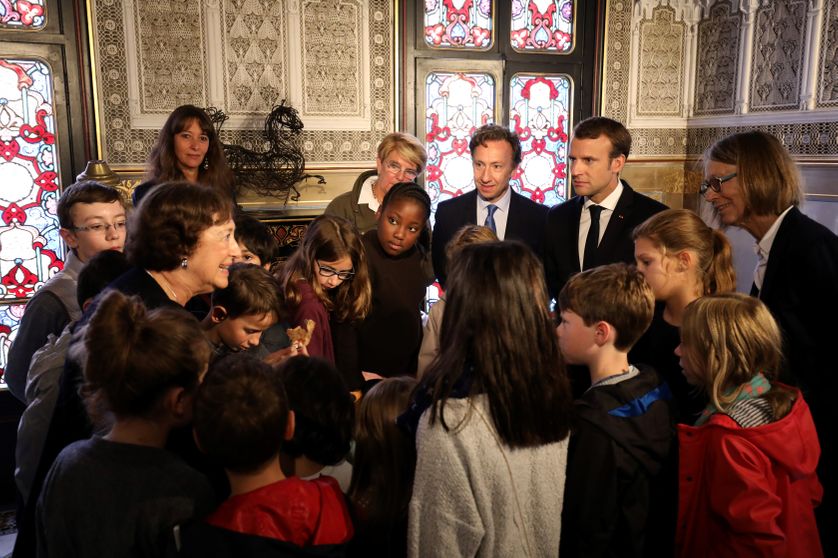 Emmanuel Macron, Françoise Nyssen et Stéphane Berne lors d'une visite au Château de Monte-Cristo à Marly-le-Roi en septembre 2017