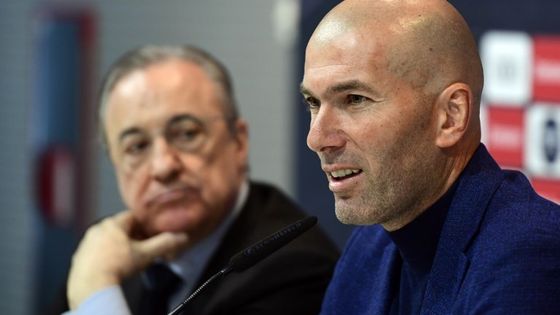 Zinedine Zidane lors de la conférence de presse surprise jeudi 31 mai 2018 ©AFP - PIERRE-PHILIPPE MARCOU