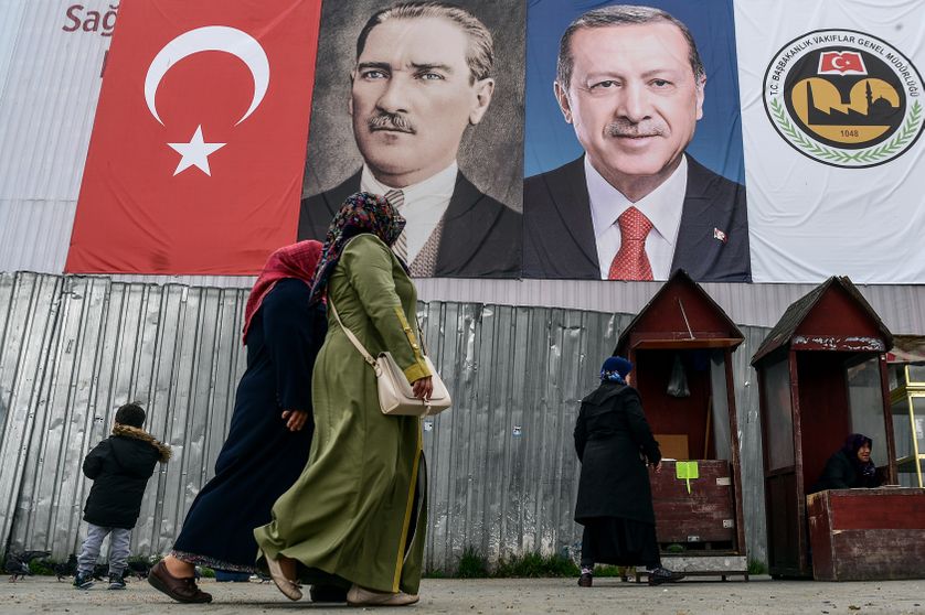 Premier ministre de Turquie depuis 2003, président de la république depuis 2014, Recep Tayyip Erdogan ou le « reis » comme le surnomment ses supporters, ne cesse de renforcer son pouvoir.