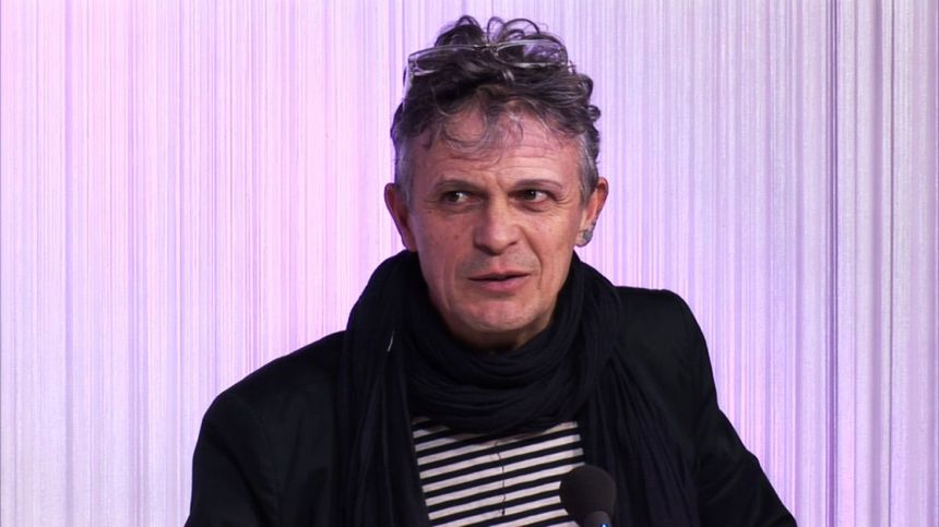 Le metteur en scène: Nino