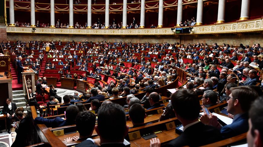 Certains parlementaires dénoncent "un coup porté à la séparation des pouvoirs"