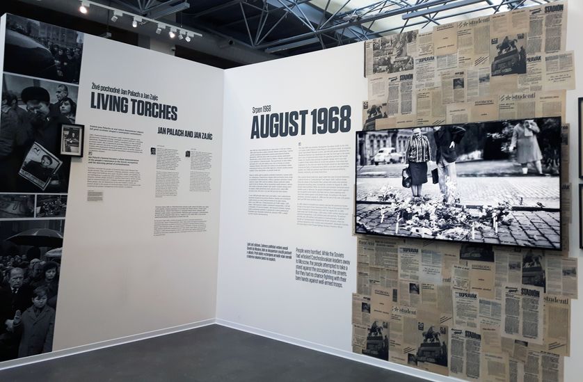 Evocation d'août 1968 au musée du communisme de Prague. Le 21 août 68, le pays était envahi par les troupes du Pacte de Varsovie, marquant la fin du "Printemps de Prague"