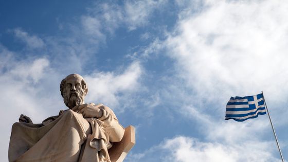 Statue de Platon devant l'académie des sciences d'Athènes. Avril 2015 ©Maxppp - Robert Geiss