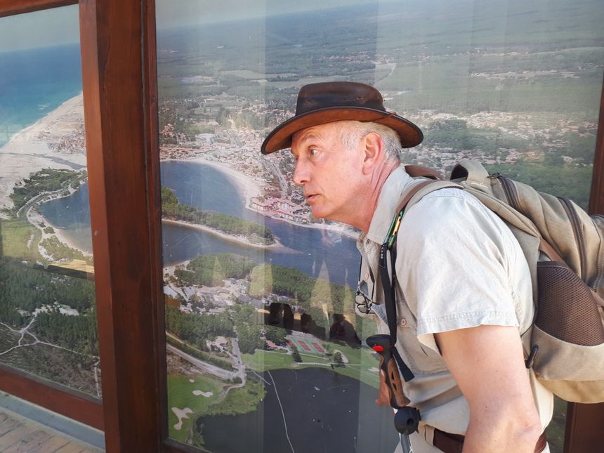 Jean-René Coutarel, guide, devant l'office de tourisme de Vieux Boucau