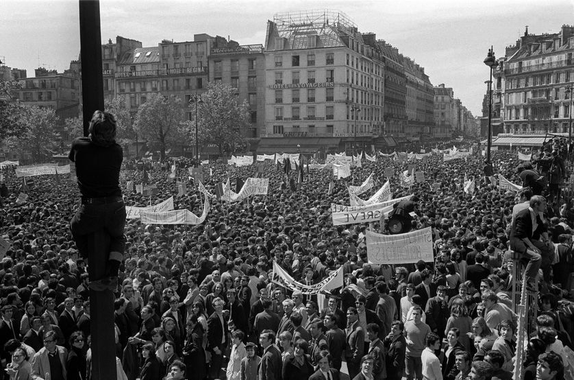 Foule de manifestants entre place de la République et Denfert-Rochereau, le 13 mai 1968