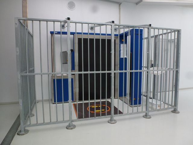 Le portique à ondes pour contrôler les détenus au retour des parloirs