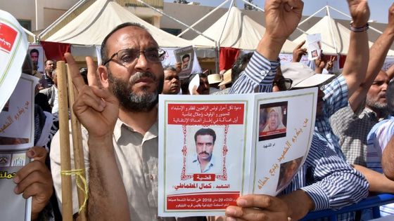 Le premier procès intenté par un Tunisien Une commission chargée d'enquêter sur les violations des droits de l'homme depuis six décennies s'est ouverte mardi, avec 14 anciens responsables, dont le président déchu, en procès. ©AFP - STRINGER