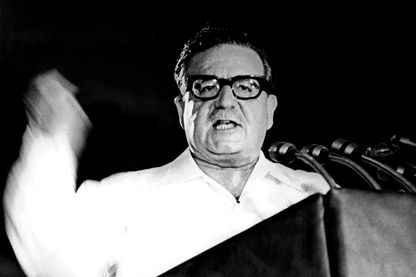 Le président chilien Salvador Allende en 1970 à Santiago du Chili. Le président chilien Salvador Allende en 1970 à Santiago du Chili.