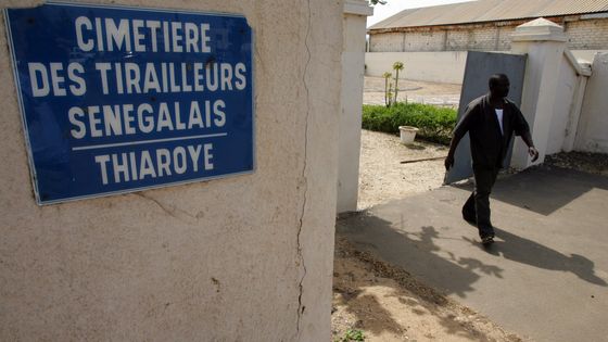Il y a 210 tombes au cimetière-musée des tirailleurs sénégalais de Thiaroye. ©AFP - GEORGES GOBET / AFP