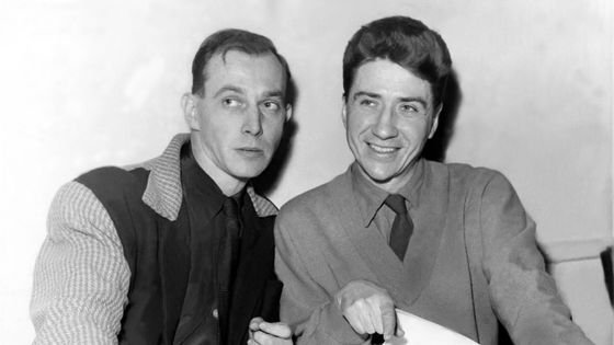Chris Marker (à gauche) avec Alain Resnais en 1954 ©Getty - Keystone-France