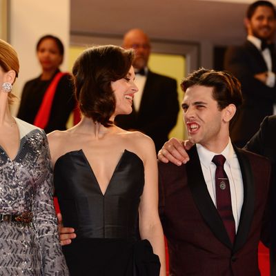 Marion Cotillard et Vincent Cassel avec les acteurs du film "Juste la fin du monde" en 2016