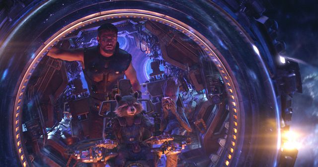 Charlotte Lipinska : "Il y a des punchlines !… Les répliques sont quand même assez drôles." (par exemple avec les personnages de Thor (Chris Hemworth) et Rocket Raccoon)