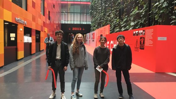 Elèves du Lycée Picasso de Fontenay sous Bois et Tetsuya Yamamoto dans l'Agora de Radio France - Jeanne Ribeau