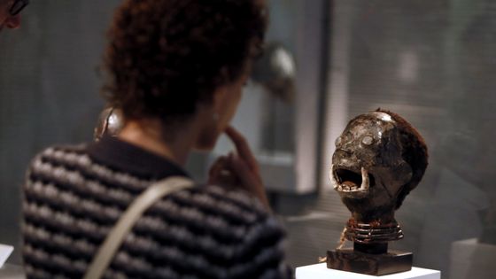 Un masque nigérian exposé au Musée du Quai Branly en septembre 2012 ©AFP - KENZO TRIBOUILLARD