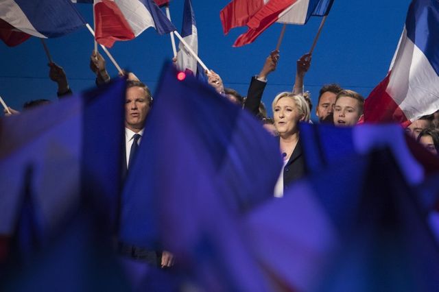 Marine Le Pen (candidate du Front National) et Nicolas Dupont-Aignan (Debout la France) s'allient pour le second tour de l'élection