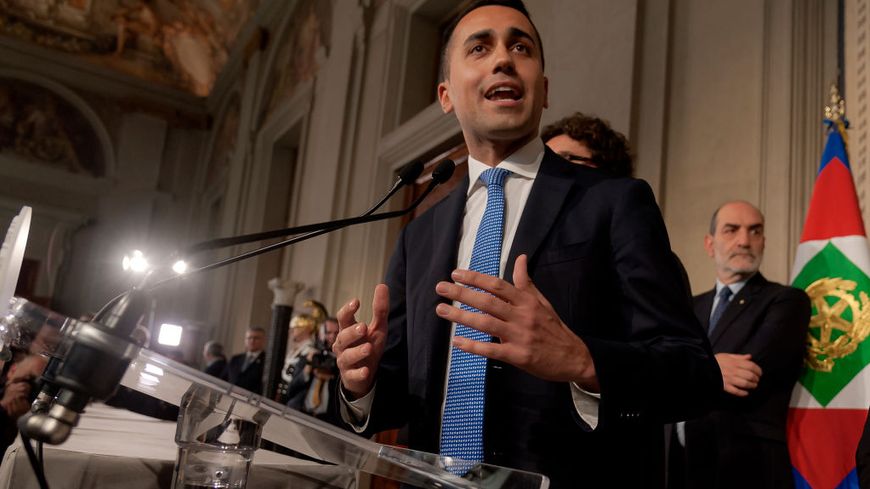 En Italie, Luigi di Maio, chef de file du Mouvement 5 Étoiles a annoncé le 19 mai qu'il compte faire annuler l'énorme chantier de la ligne ferroviaire Lyon-Turin, un projet financé à environ 40% par l'UE