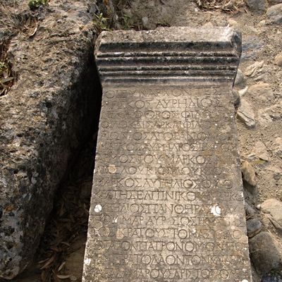 Vue des ruines de l'artemision (temple dedié à Artemis), Acropole de Sparte, 7ème-6ème siècle avant J.-C, Grèce (353-3864)