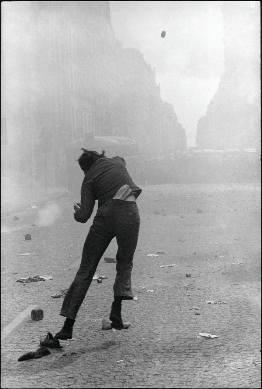 Le lanceur de pavé