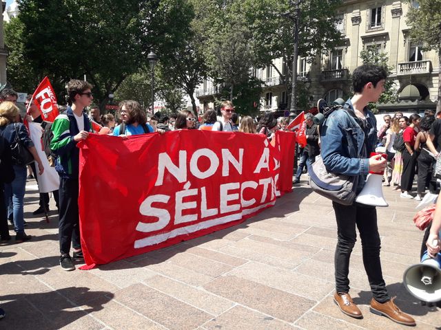 Mobilisations des lycéens contre la sélection à l'université.
