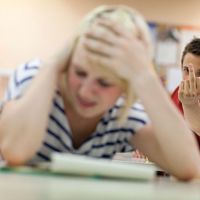 En France, environ un élève sur dix subi ce genre de violence au quotidien avec des séquelles et conséquences telles que lésions, marques corporelles issues de bagarres ou de jeux dangereux.