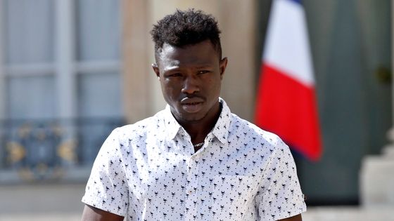Mamoudou Gassama dans la cour de l'Elysée le 28 mai 2018 ©AFP - Thibault Camus / POOL