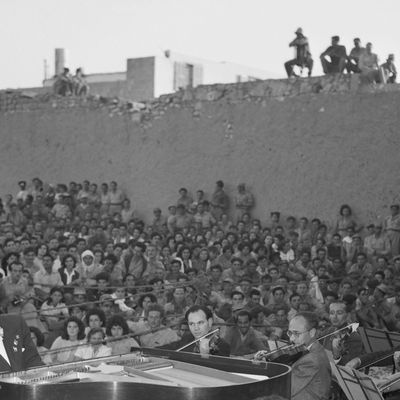 Leonard Bernstein en récital avec l’Orchestre philharmonique d’Israël ca 1948 / Collection Bettmann
