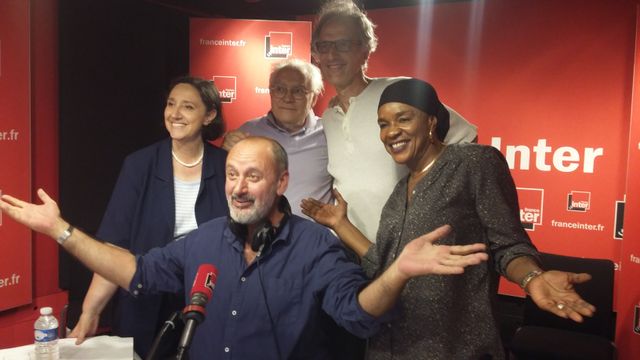 "Vous Les Femmes", de gauche à droit : Danielle Moreau, Albert Algoud, Hervé Pauchon, Mamani Keita et devant, Daniel Morin