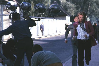 Tournage d'une scène de rue avec Johnny Hallyday pour le film "A tout casser" de John Berry Tournage d'une scène de rue avec Johnny Hallyday pour le film "A tout casser" de John Berry