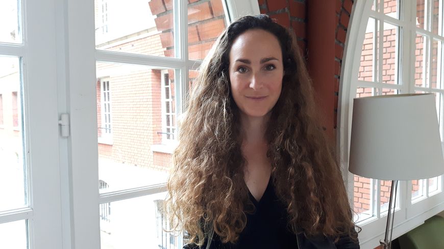 Julie Timmerman, comédienne, dramaturge et metteure en scène d'Un Démocrate