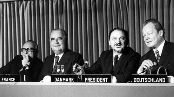 14 décembre 1973 : Mariano Rumor, Georges Pompidou, Anker Jörgensen et Willy Brandt tentaient de définir ce que pourrait être une "identité européenne"... ©AFP - HEINRICH SANDEN / DPA