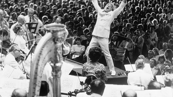 Leonard Bernstein dirige le Boston Symphony Orchestra dans la Symphonie « Résurrection » de Mahler à Lenox, Massachusetts. ©Getty
