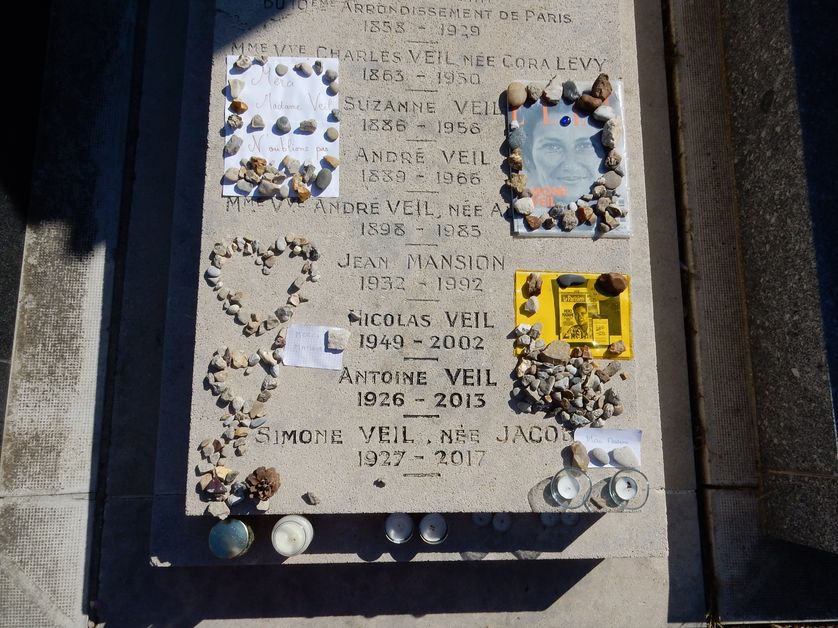 Jusqu'ici, Simone et Antoine Veil reposaient au cimetière du Montparnasse, à Paris