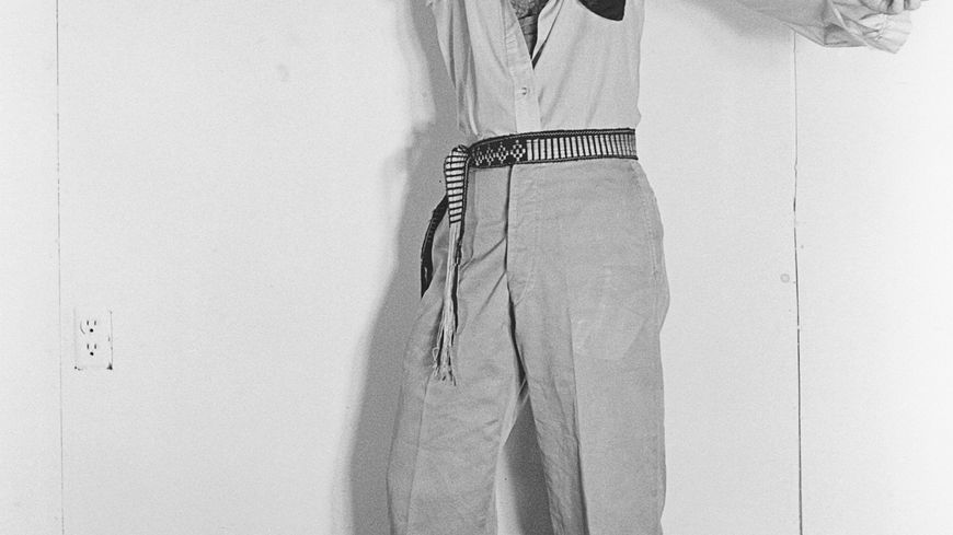 ShermanMurderMystery Cindy Sherman Untitled from the series Murder Mystery People 1976-2000 gelatin silver print 25,4 x 20,3 cm